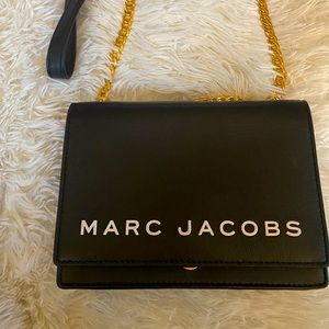 MARC JACOBS- “softbox” crossbody purse